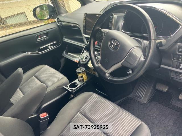 Toyota VOXY 2018-05 8832400-8