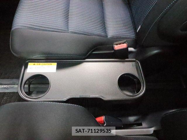 Toyota VOXY 2014-02 8832407-9