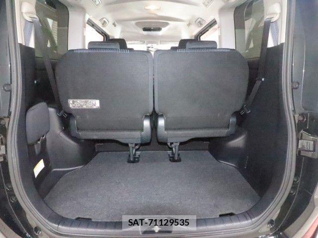 Toyota VOXY 2014-02 8832407-11