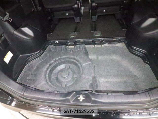 Toyota VOXY 2014-02 8832407-13