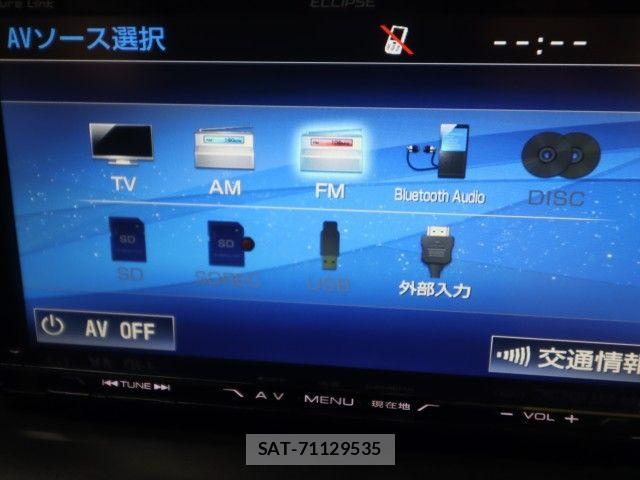 Toyota VOXY 2014-02 8832407-17