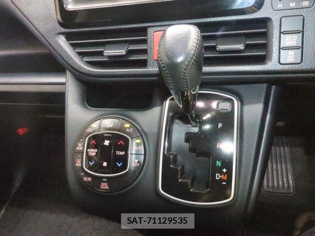 Toyota VOXY 2014-02 8832407-18