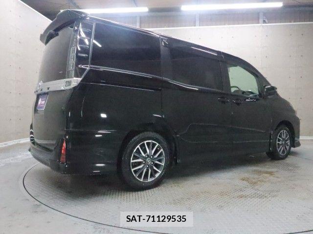 Toyota VOXY 2014-02 8832407-1