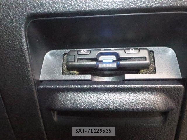 Toyota VOXY 2014-02 8832407-21