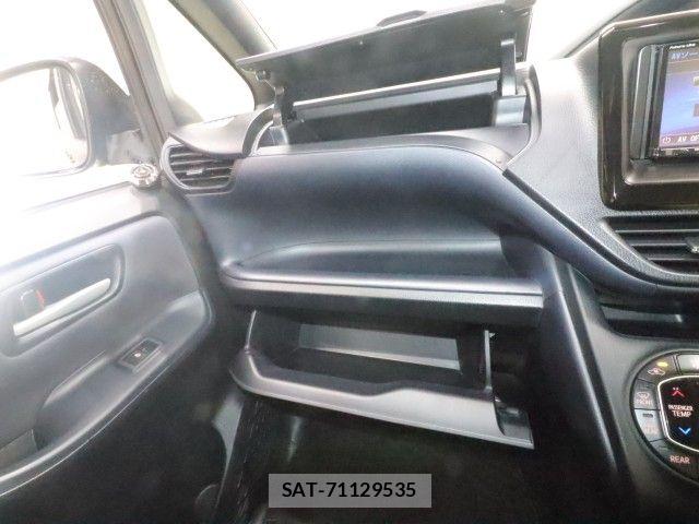 Toyota VOXY 2014-02 8832407-22
