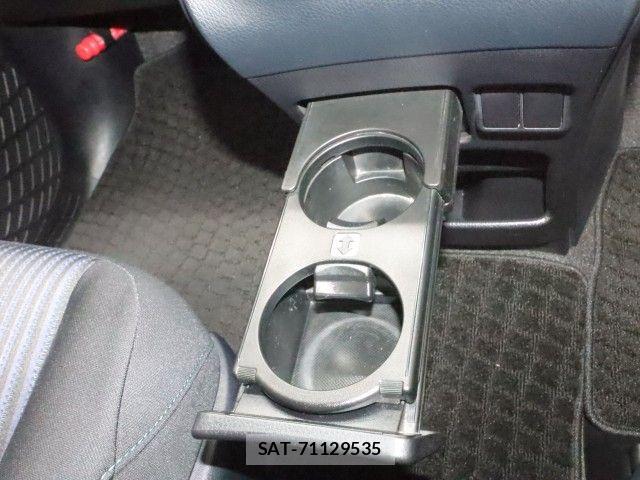 Toyota VOXY 2014-02 8832407-23
