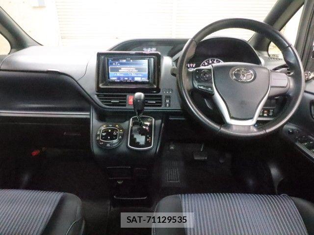 Toyota VOXY 2014-02 8832407-2