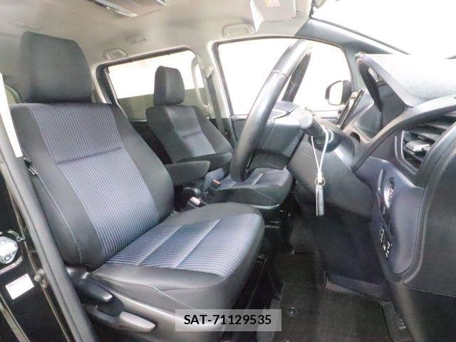 Toyota VOXY 2014-02 8832407-3