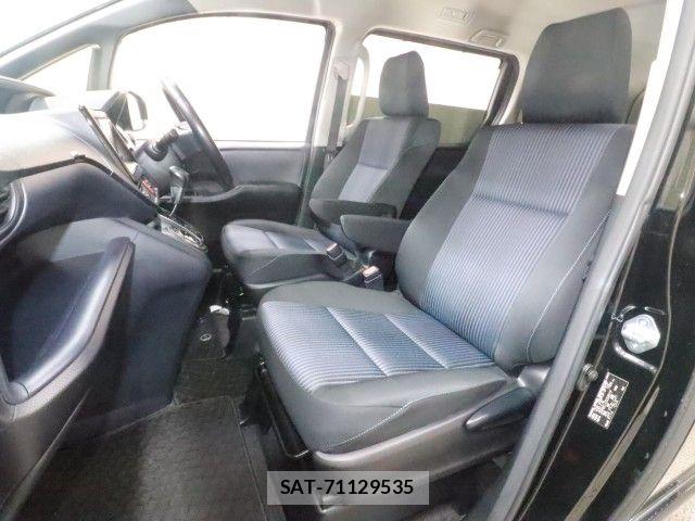 Toyota VOXY 2014-02 8832407-7