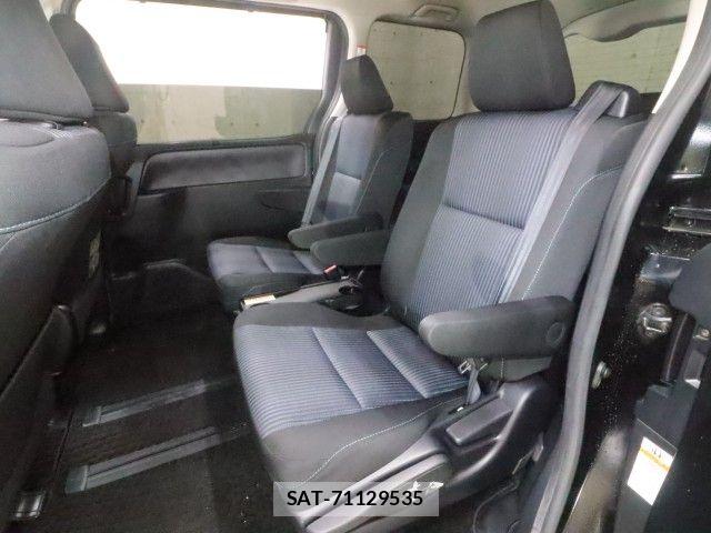 Toyota VOXY 2014-02 8832407-8