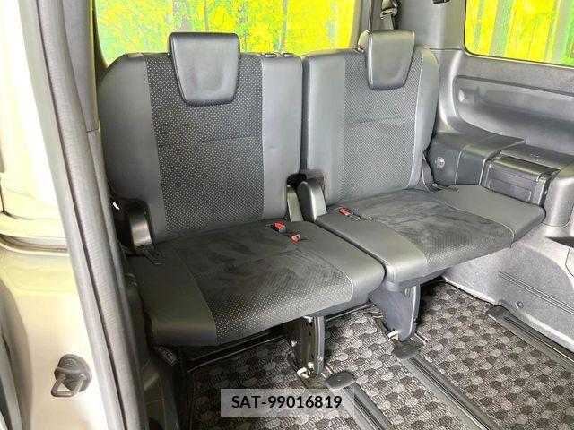 Toyota VOXY 2021-12 8832388-9