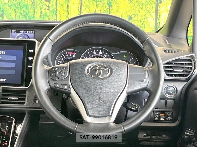 Toyota VOXY 2021-12 8832388-11