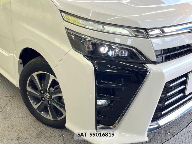 Toyota VOXY 2021-12 8832388-12