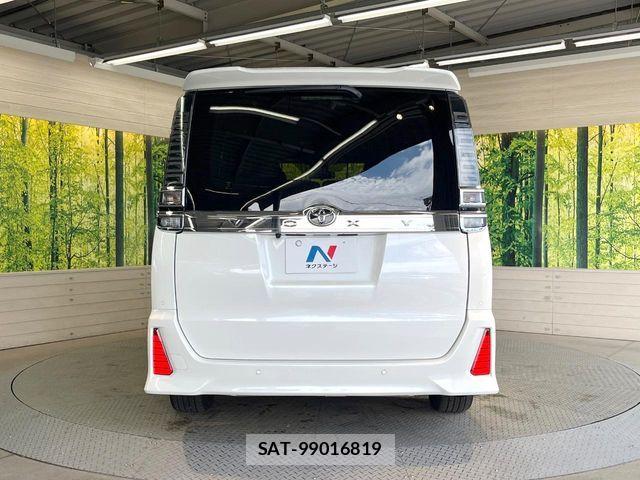 Toyota VOXY 2021-12 8832388-15