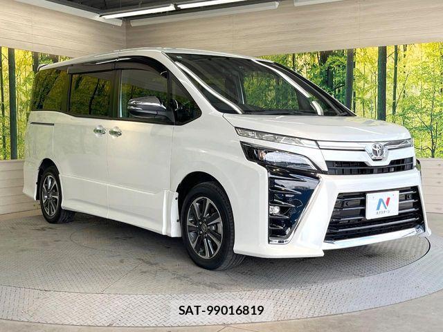 Toyota VOXY 2021-12 8832388-16
