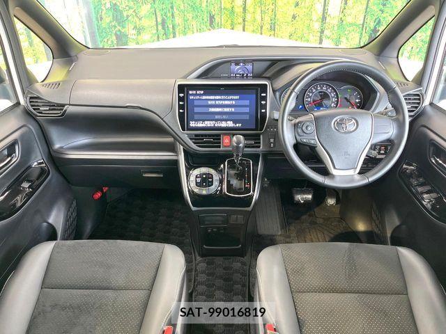 Toyota VOXY 2021-12 8832388-1
