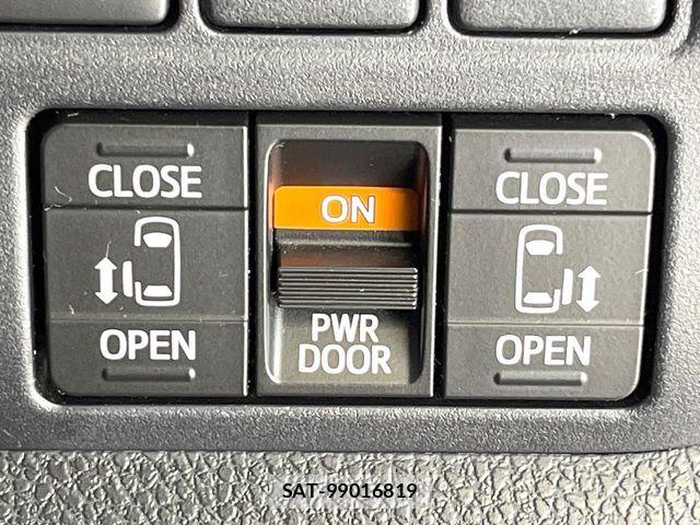 Toyota VOXY 2021-12 8832388-5