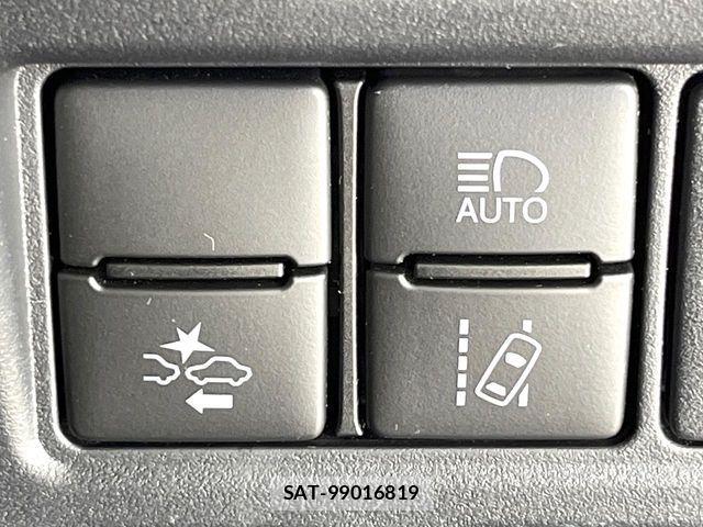 Toyota VOXY 2021-12 8832388-6