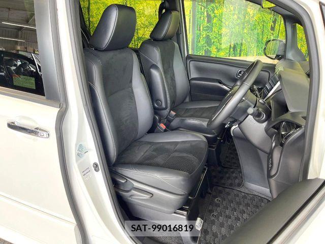 Toyota VOXY 2021-12 8832388-7