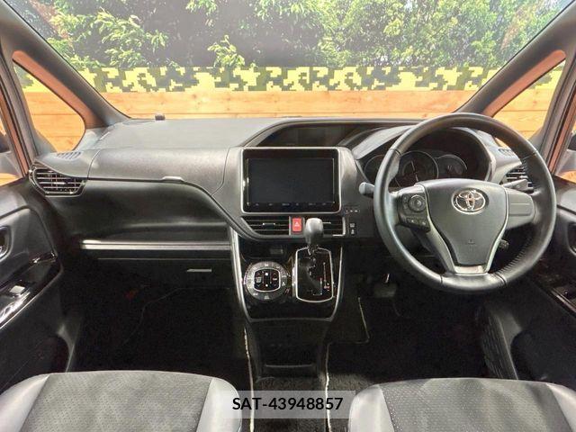 Toyota VOXY 2021-07 8851030-1