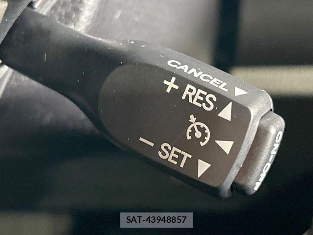 Toyota VOXY 2021-07 8851030-6
