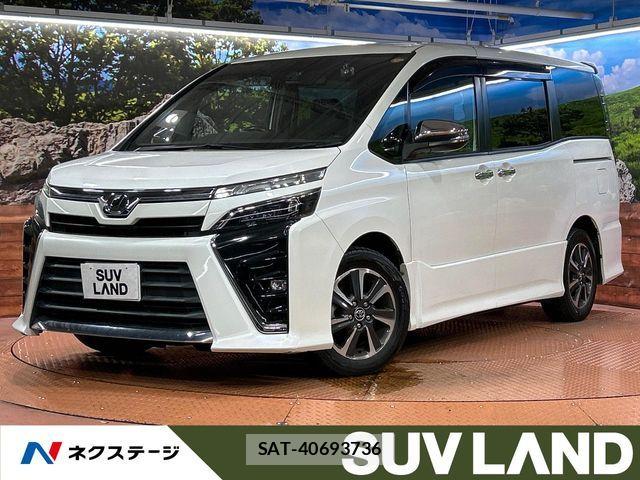 Toyota VOXY 2018-03 8851032-0