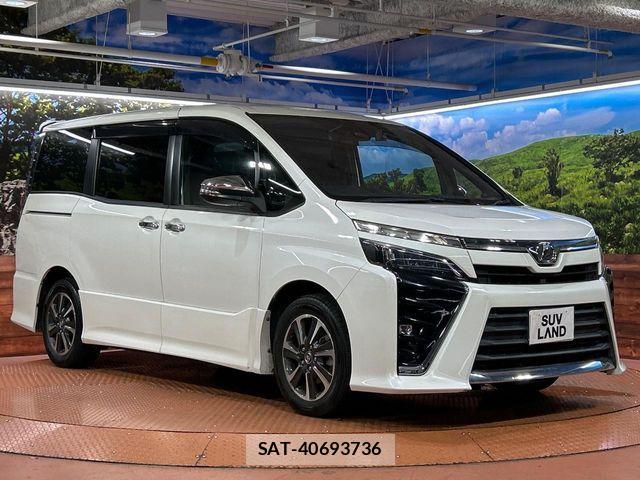 Toyota VOXY 2018-03 8851032-16