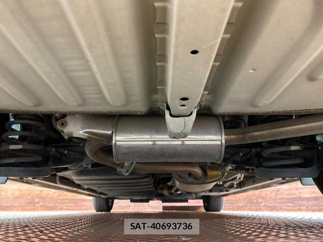 Toyota VOXY 2018-03 8851032-18
