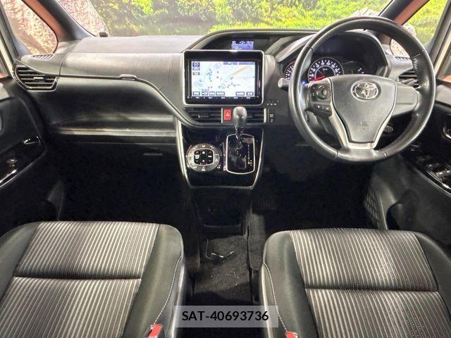 Toyota VOXY 2018-03 8851032-1