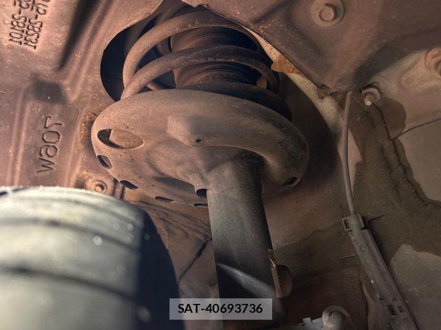 Toyota VOXY 2018-03 8851032-19