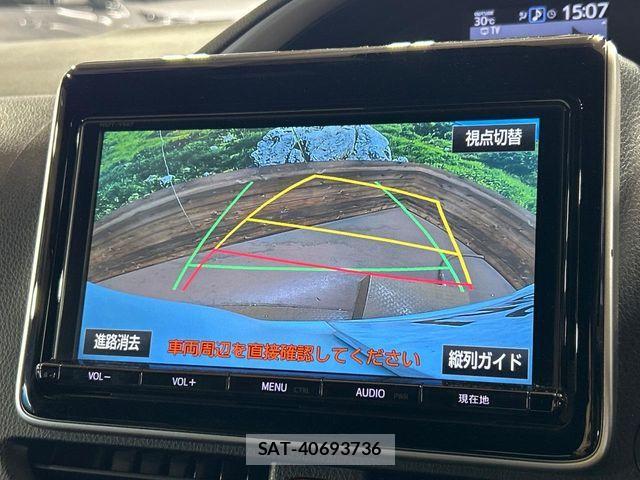 Toyota VOXY 2018-03 8851032-4