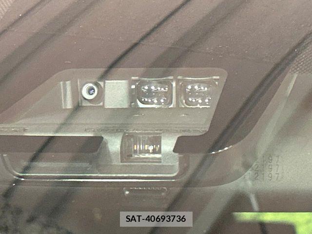 Toyota VOXY 2018-03 8851032-6