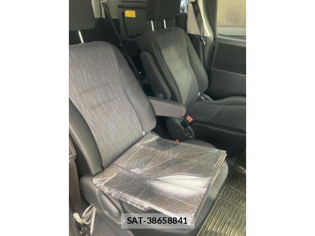 Toyota VOXY 2011-10 8851048-15