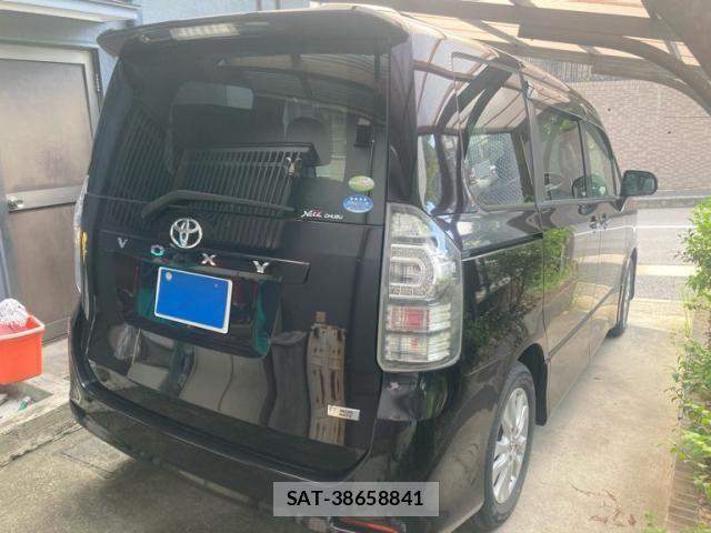 Toyota VOXY 2011-10 8851048-2