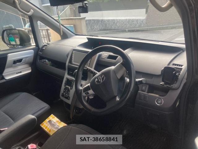 Toyota VOXY 2011-10 8851048-6