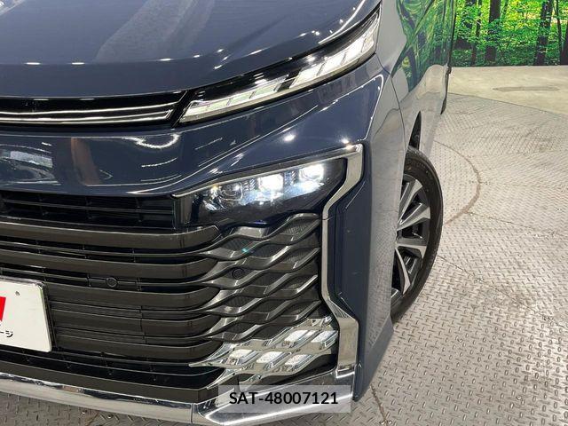 Toyota VOXY 2022-03 8851031-12
