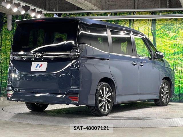 Toyota VOXY 2022-03 8851031-17