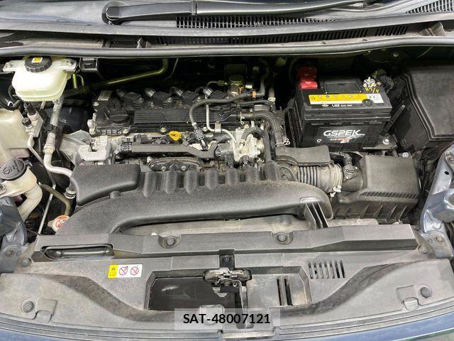 Toyota VOXY 2022-03 8851031-18
