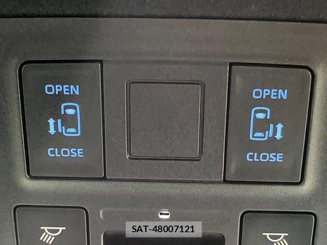 Toyota VOXY 2022-03 8851031-2