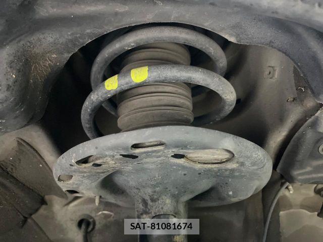 Toyota VOXY 2016-09 8841025-19