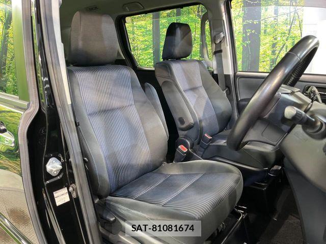 Toyota VOXY 2016-09 8841025-7
