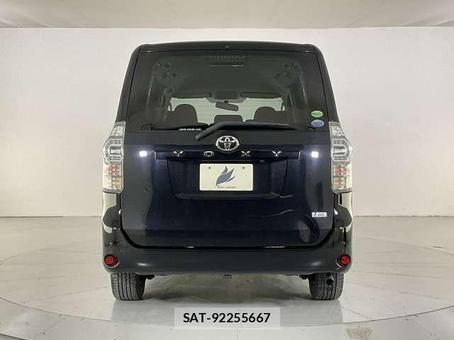 Toyota VOXY 2013-07 8851043-8