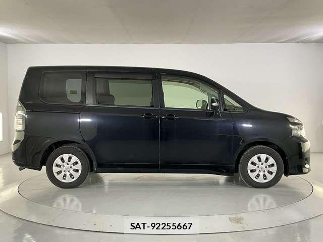 Toyota VOXY 2013-07 8851043-11