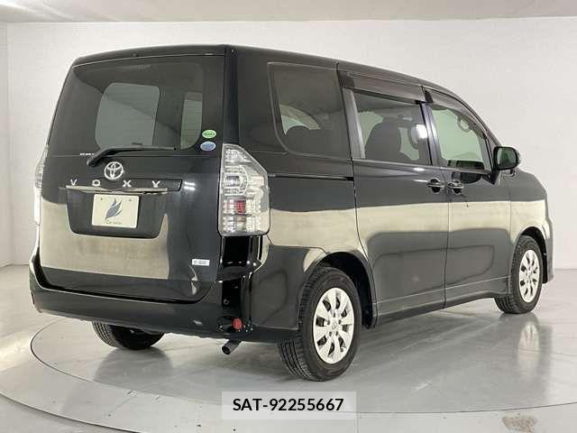 Toyota VOXY 2013-07 8851043-12