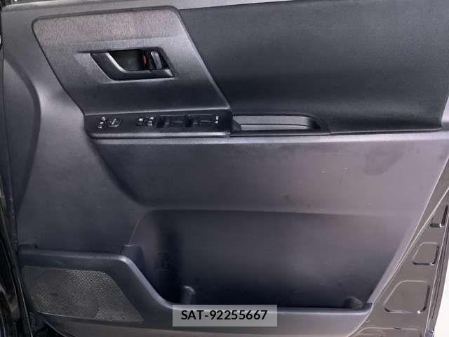 Toyota VOXY 2013-07 8851043-17