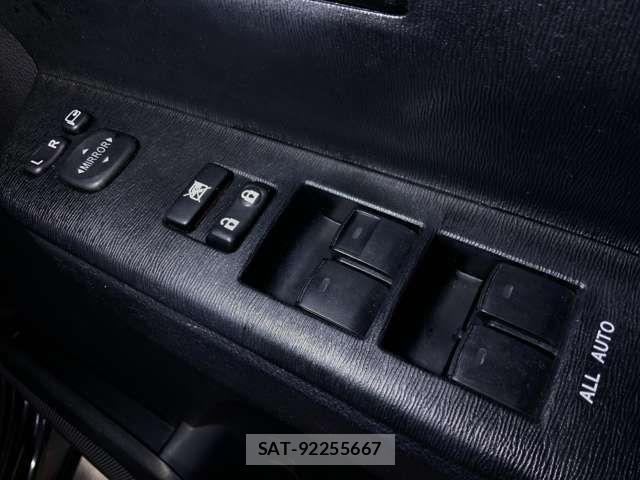 Toyota VOXY 2013-07 8851043-18