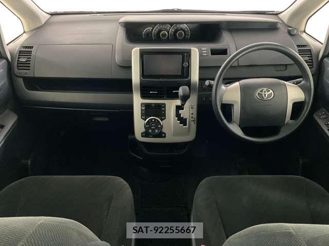 Toyota VOXY 2013-07 8851043-1