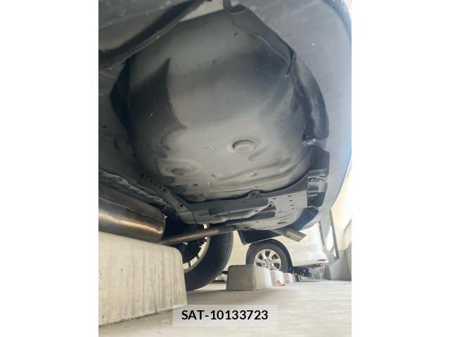 Toyota VOXY 2013-09 8851045-11