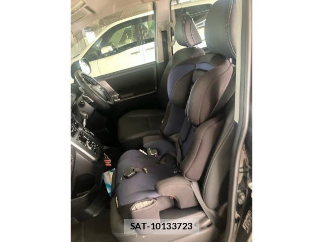 Toyota VOXY 2013-09 8851045-12