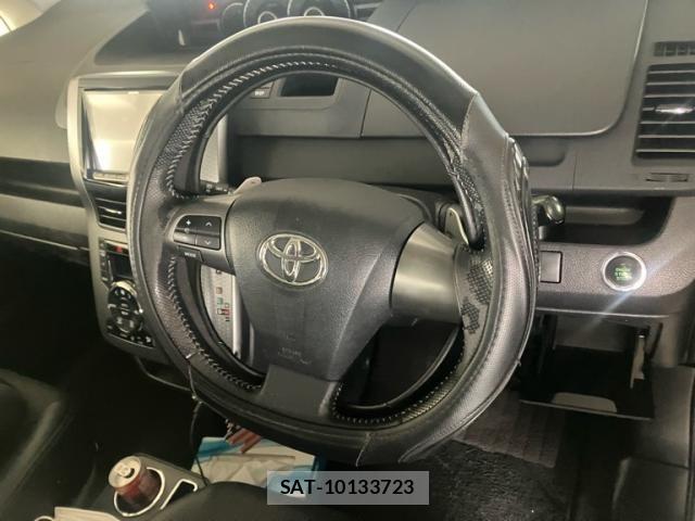 Toyota VOXY 2013-09 8851045-16